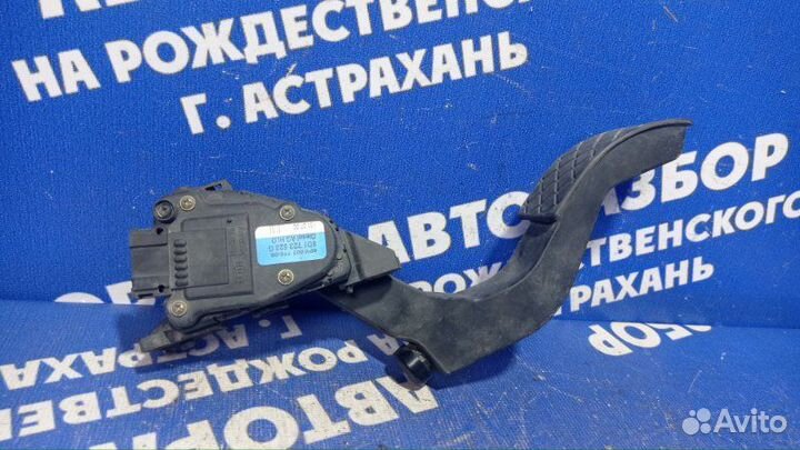 Педаль газа Volkswagen Passat B5 седан 2000