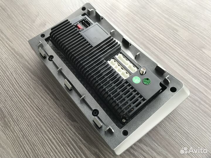 Магнитола Hyundai Starex H1 с камерой на Android