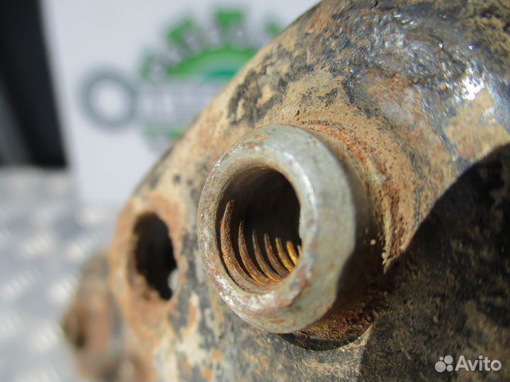 Кронштейн переднего амортизатора VW Passat B5