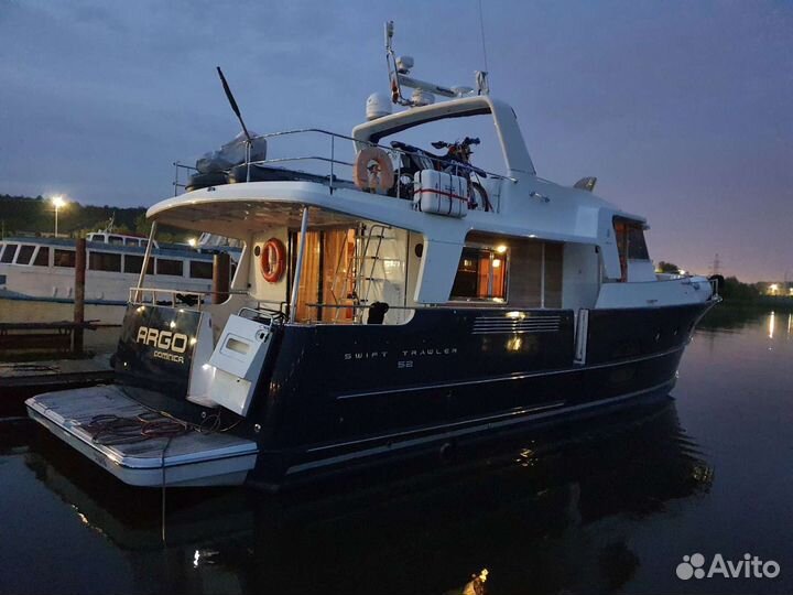 Яхта. Быстрый траулер.Beneteau Swift Trawler 52