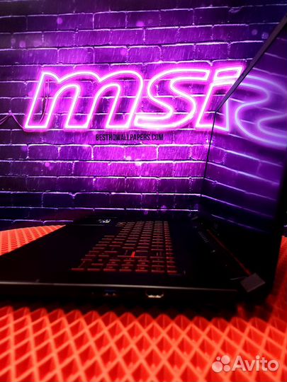 Игровой ноутбук MSI гарантия,состояние идеальное