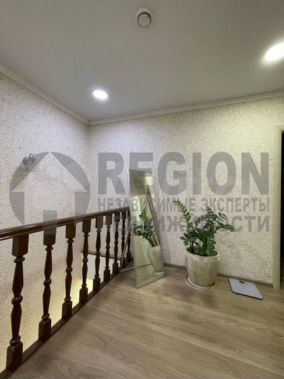 Коттедж 185 м² на участке 4 сот.