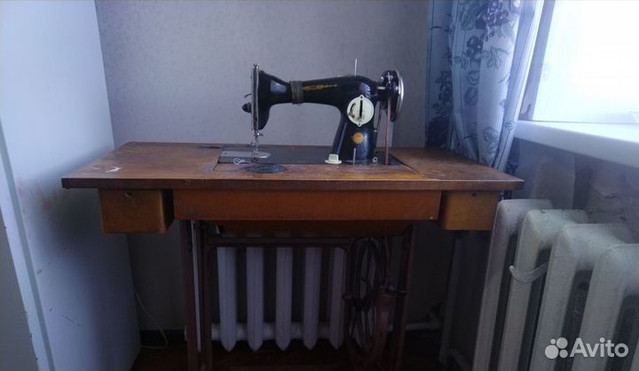 Швейная машинка зингер