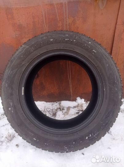 Bridgestone Blizzak DM-V1 235/65 R17