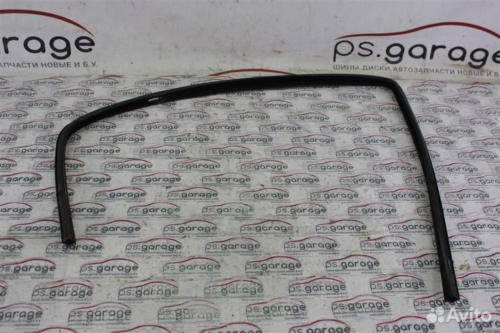 Уплотнитель стекла двери задней левой Opel Astra H