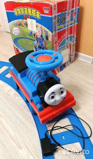 Игрушка для мальчика паровоз с рельсами