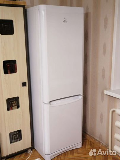 Холодильник бу indesit