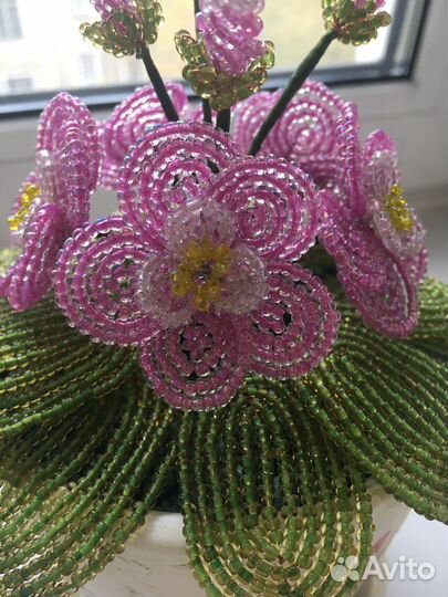 Фиалка из бисера