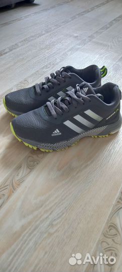 Кроссовки женские