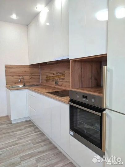 Кухонный гарнитур белый