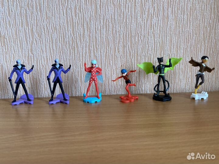 Игрушки из Киндер Сюрприза Леди Баг и Супер-Кот