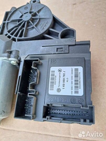 Моторчик стеклоподъемника Skoda Octavia A5