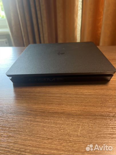 Sony PS4 Slim 1TB + 2 геймпада