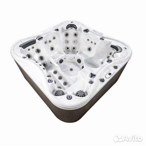 Гидромассажный спа бассейн
