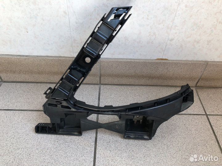 Кронштейн бампера задний правый Mercedes E-Class