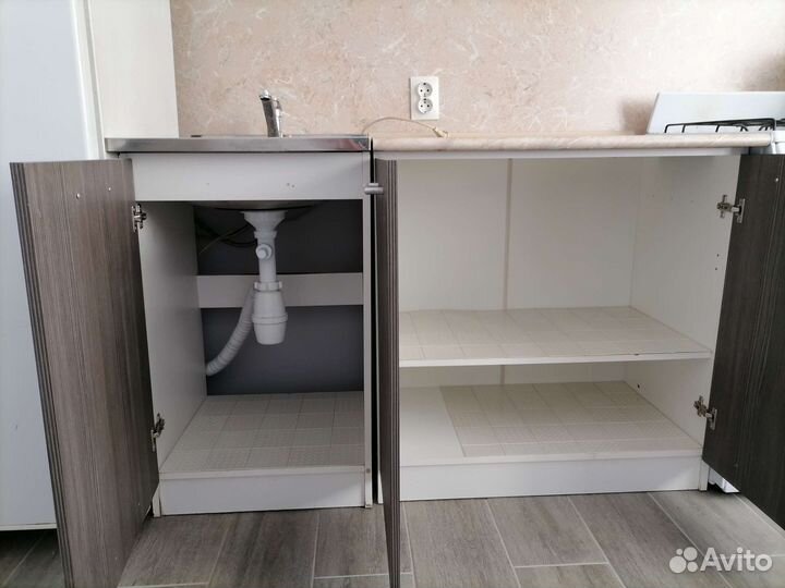 Холодильник бу+ кухонный гарнитур б/у