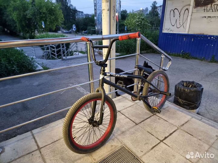Трюковой велосипед BMX