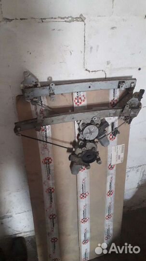 Стекло боковое водителское mitsubishi l200