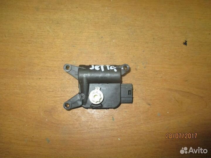Моторчик заслонки отопителя Jetta Джетта 1K0907511