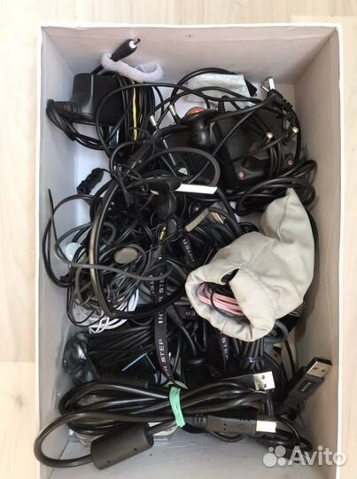 Зарядные устройства, кабели, наушники