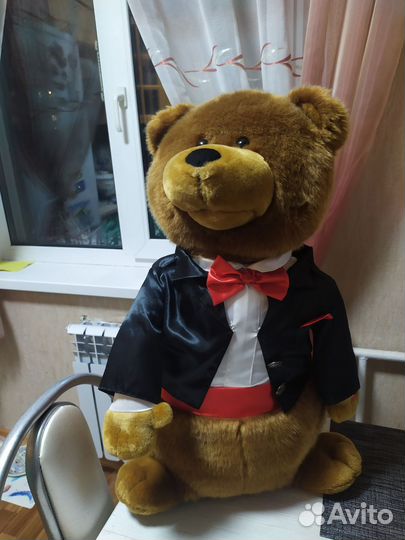 Большой плюшевый мишка