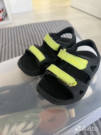 Сандалии crocs