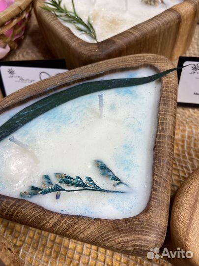 Свечи в дереве и в руках