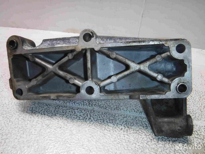 Кронштейн двигателя правый Iveco Daily 4 3.0JTD