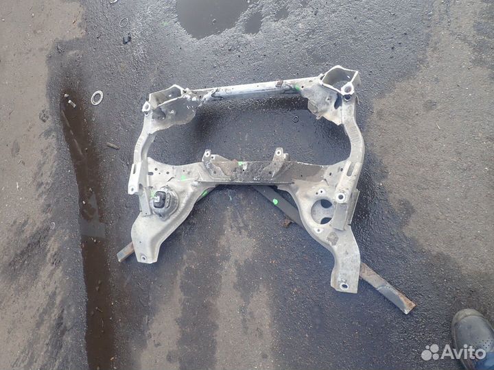 Балка подвески передняя BMW 3 E90, E91, E92, E93