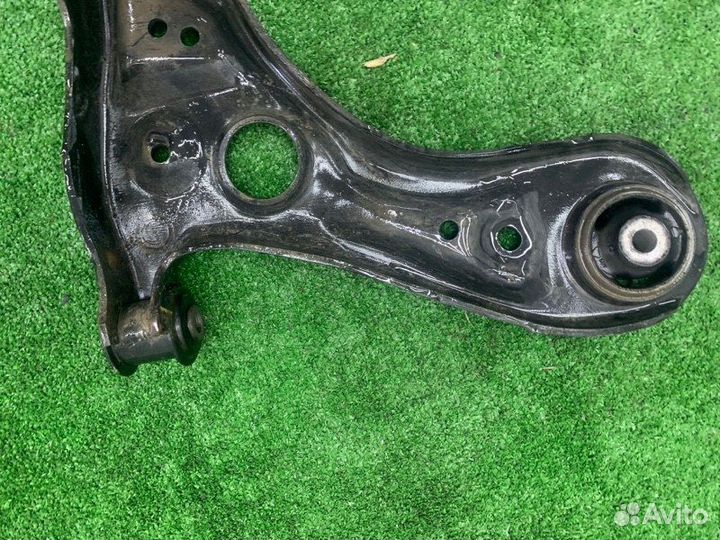 Рычаг подвески передний левый Skoda Rapid седан