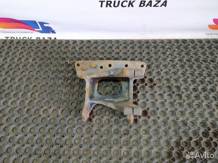 Кронштейн передней рессоры левый