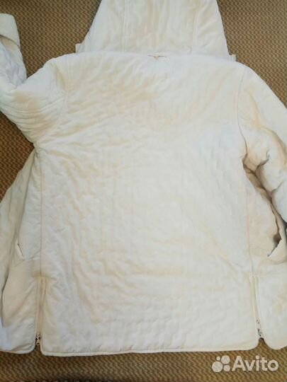 Белая куртка. Демисезон. Размер 46-48