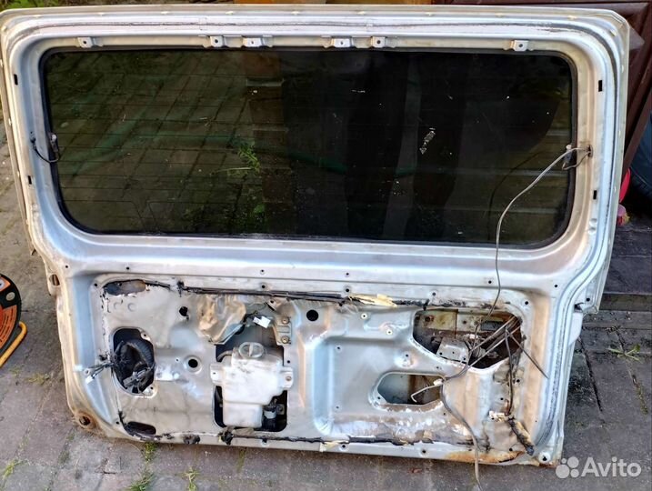 Стекло крышки багажника