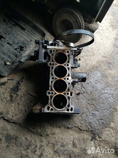 Блок двигателя Mazda Familia BJ ZL 1999