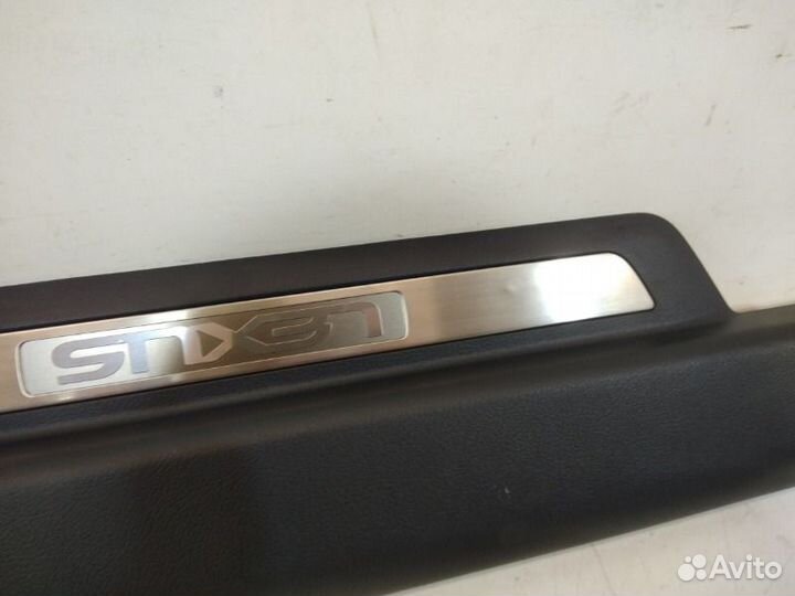 Накладка порога внутренняя передняя правая Lexus