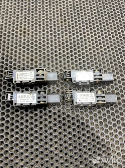 Датчик Удара 7L0 909 606 Cayenne Touareg Каен