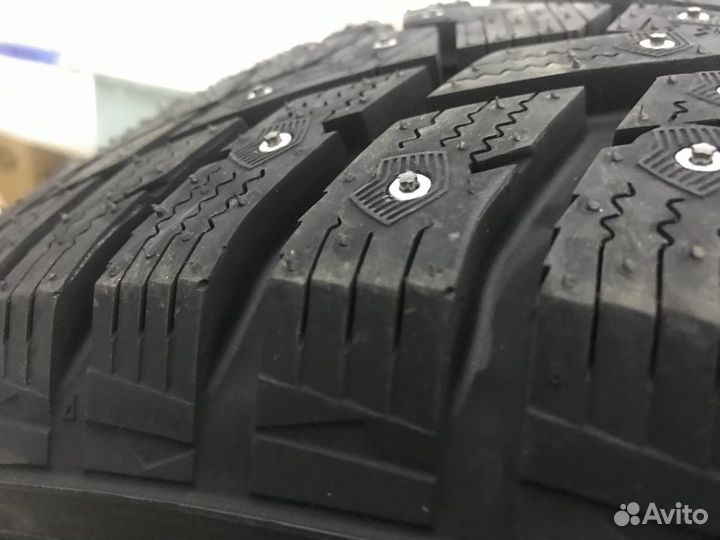 Hankook Winter I'Pike RS2 W429 235/45 R18 98T