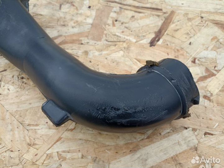 Патрубок воздушного фильтра Toyota Avensis ZZT251