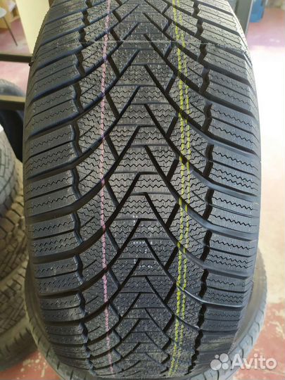 Roadmarch Winter XPro 888 245/50 R18 104H