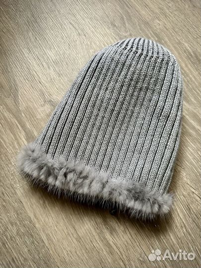 Женские меховые шапки