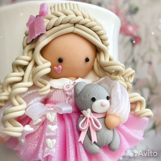 Кружка с декором из полимерной глины