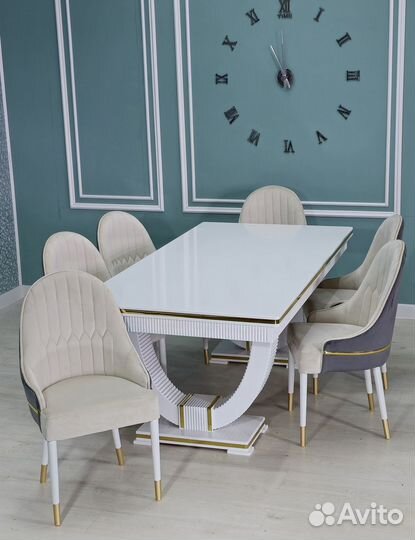 Стол и стулья