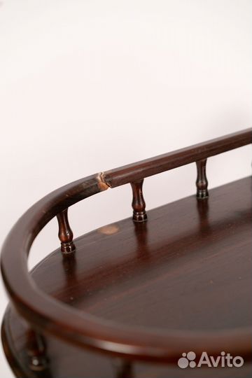 Сервировочный столик на колесиках