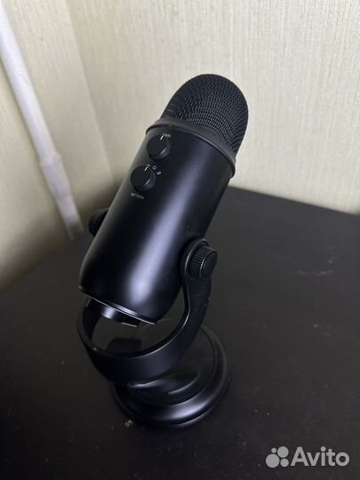 Студийный микрофон blue yeti
