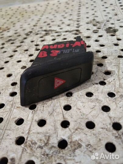 Кнопка аварийной сигнализации Audi A4B8