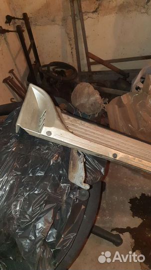 Подножка правая surf 185