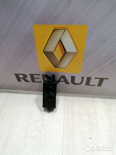 Кнопка аварийной сигнализации Renault logan stepwa