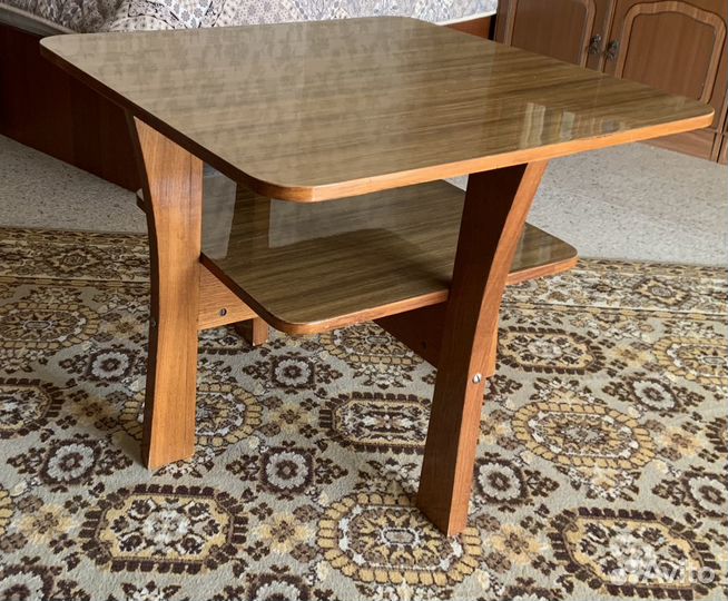 Журнальный столик с газетницей