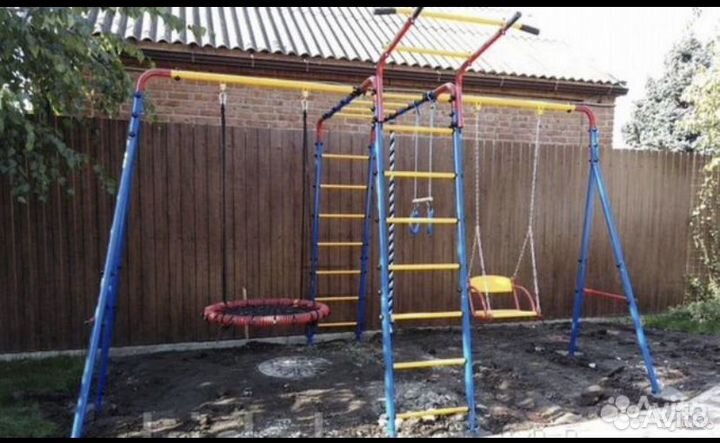 Новая уличная детская площадка. Уличные качели