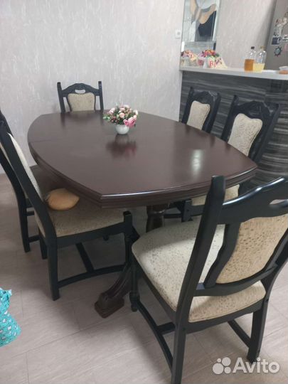 Стол обеденный и стулья из массива